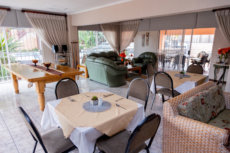 3-eaglesnest-breakfast-area-2